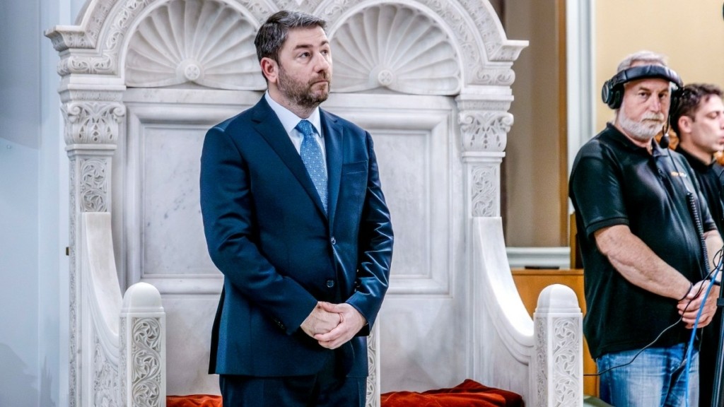 Νίκος Ανδρουλάκης: Παρακολούθησε την Ακολουθία των Παθών στον Μητροπολιτικό Ναό του Αγίου Μηνά στο Ηράκλειο