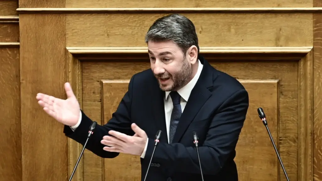 Ανδρουλάκης: Συζήτηση με φοιτητές στο Πανεπιστήμιο Πελοποννήσου – “Το κράτος πρέπει να επενδύει στρατηγικά στο δημόσιο πανεπιστήμιο”