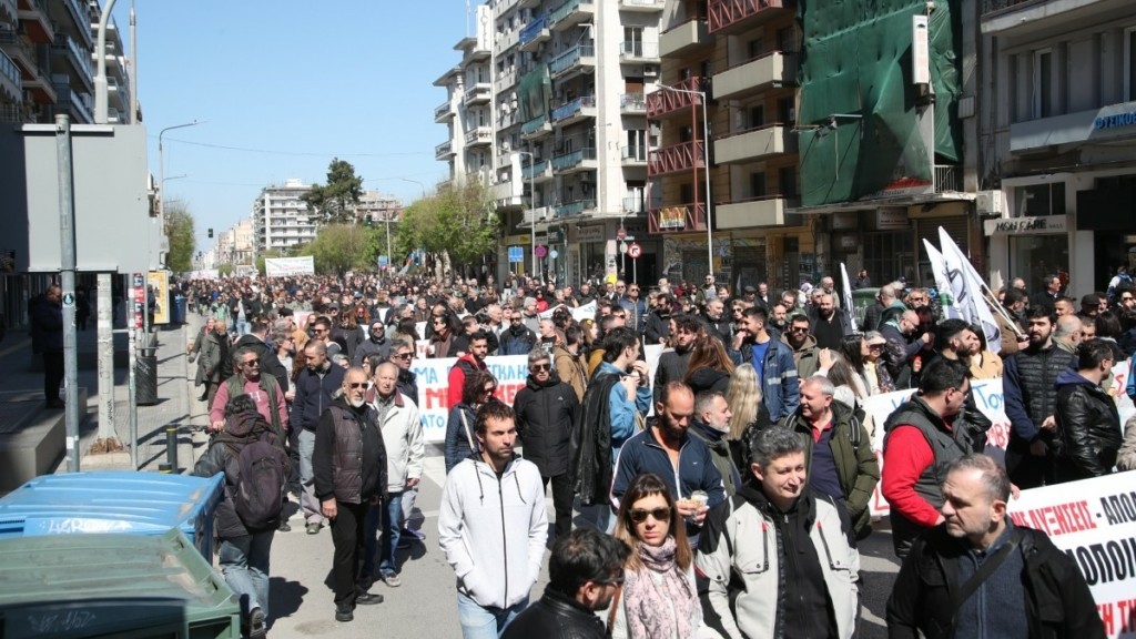 Σε εξέλιξη οι απεργιακές συγκεντρώσεις στη Θεσσαλονίκη – Πορείες στο κέντρο της πόλης (φωτογραφίες)