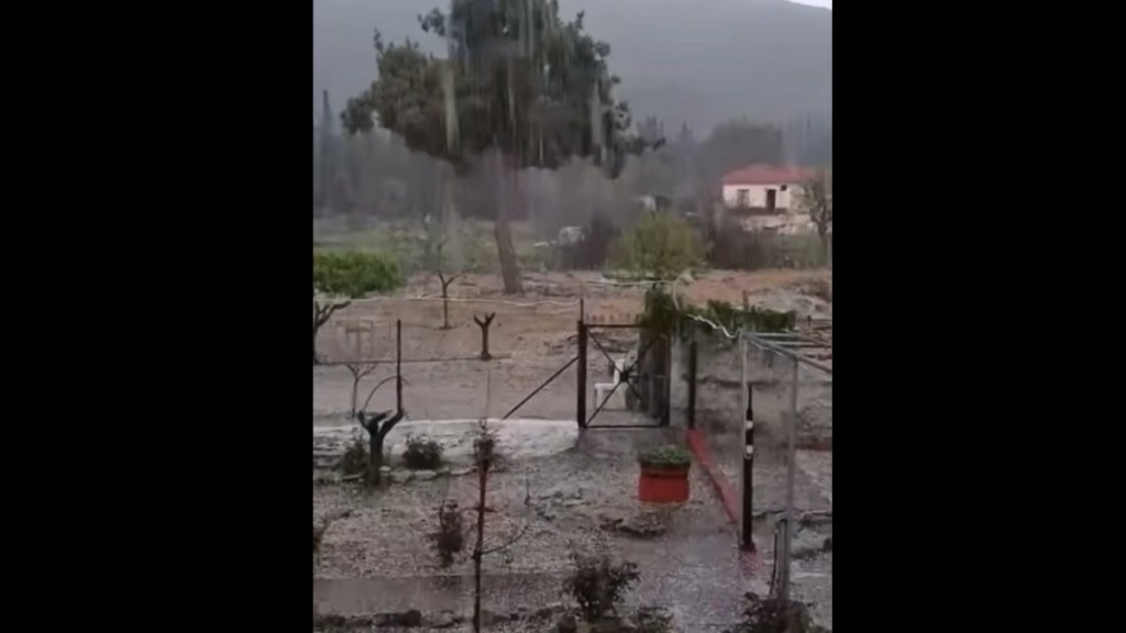 Ισχυρή χαλαζόπτωση στην Αρκαδία – Το έστρωσε και δημιούργησε χειμωνιάτικο σκηνικό (Βίντεο)