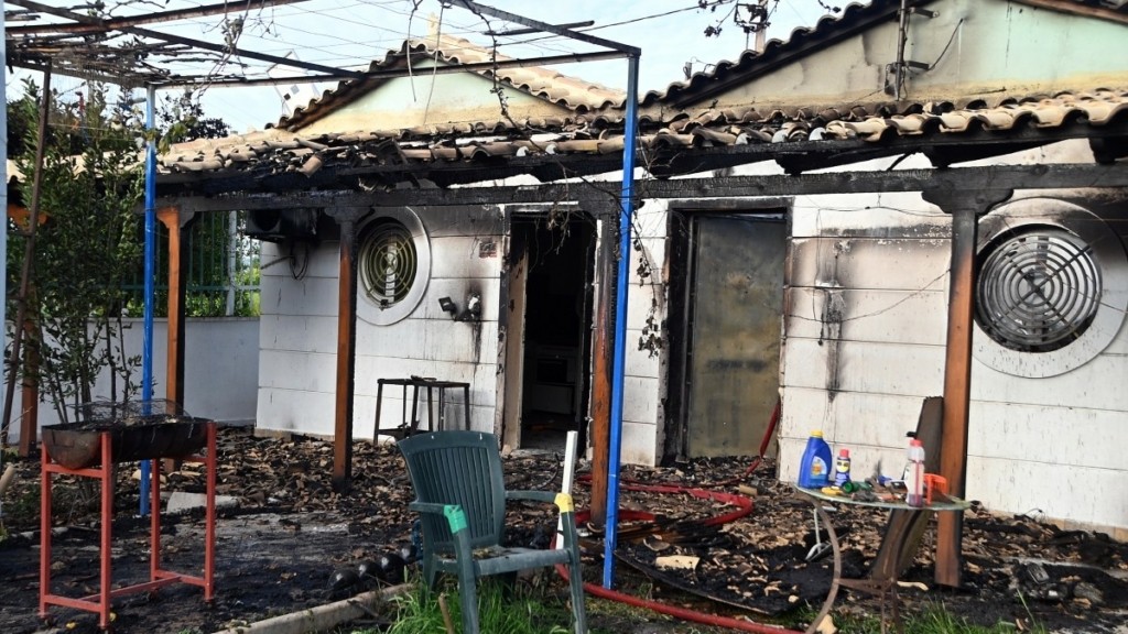 Πυρκαγιά σε μονοκατοικία στο Άργος – Εντοπίστηκε απανθρακωμένη σορός (φωτογραφίες)