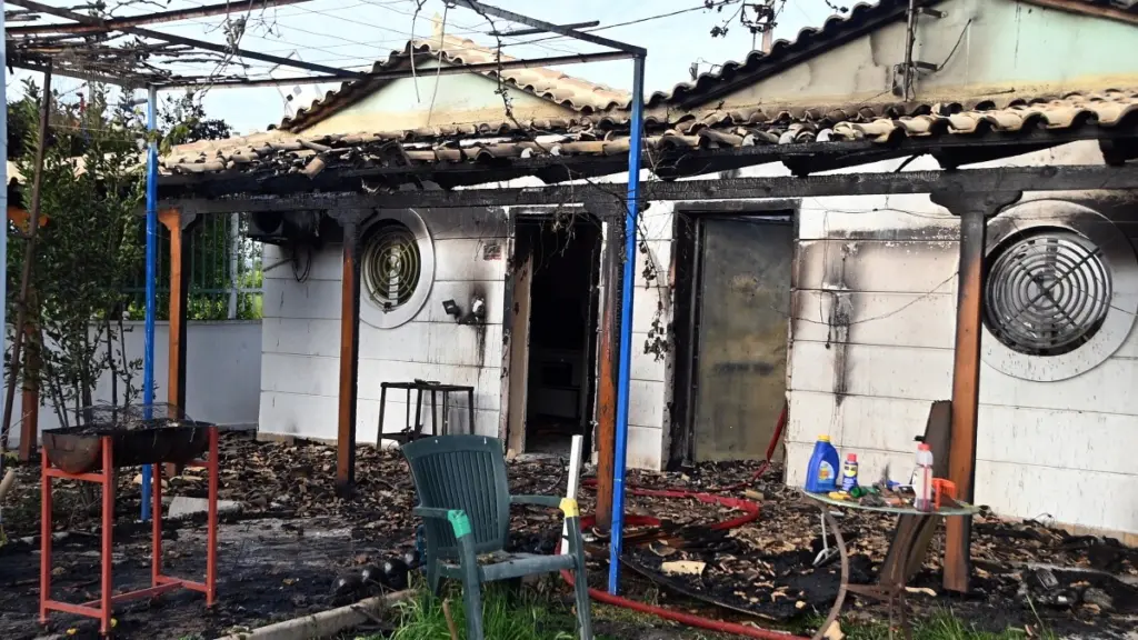 Πυρκαγιά σε μονοκατοικία στο Άργος – Εντοπίστηκε απανθρακωμένη σορός (φωτογραφίες)