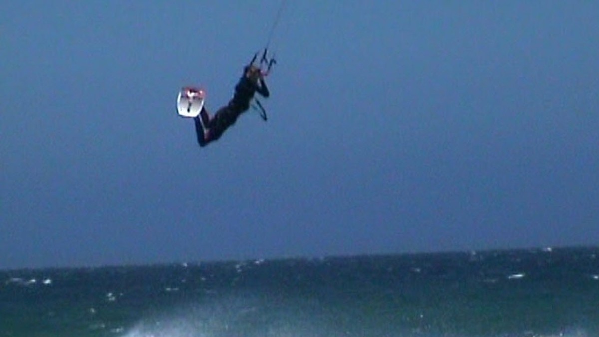 Αρτέμιδα: Δραματική διάσωση kite surfer που παρασύρθηκε από τους ισχυρούς ανέμους (Βίντεο)