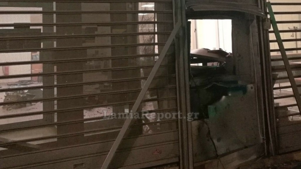 Φθιώτιδα: Ανατίναξαν ΑΤΜ και έκλεψαν 90.000 ευρώ – Άφαντοι οι δράστες