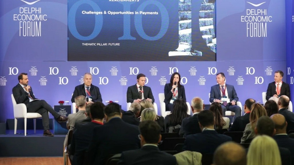 Φόρουμ Δελφών: Συζήτηση για τις ηλεκτρονικές συναλλαγές – Μαργαρίτης: “Δύο στους τρεις πολίτες θέλουν φυσικό κατάστημα”