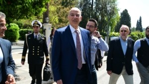 Δένδιας: “Η Δημοκρατία δεν αποτελεί ανεπίστροφη κατάκτηση – Διαρκής η ευθύνη μας για τη διαφύλαξή της”