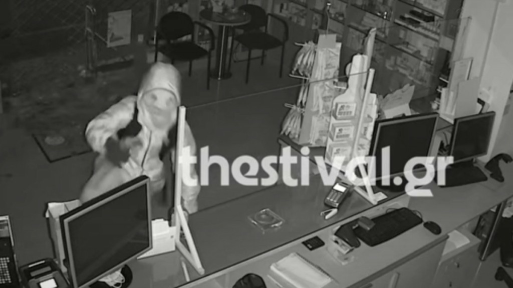 Βίντεο ντοκουμέντο με τον 32χρονο που διέρρηξε 22 φαρμακεία στη Θεσσαλονίκη