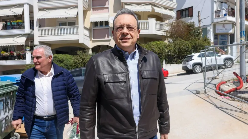 Φάμελλος: “Κατώτεροι των περιστάσεων ΠΑΣΟΚ και Νέα Αριστερά” – “Η ακρίβεια τρώει τις μικρές αυξήσεις στους μισθούς”