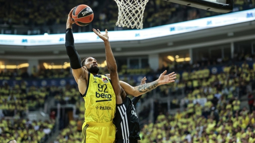 Φενέρμπαχτσε – Παρί 83-78: Ζορίστηκε αλλά έκανε το 1-0 στη σειρά