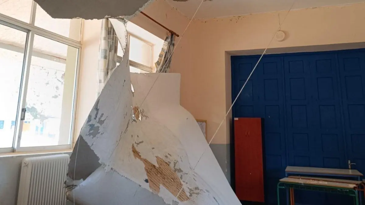 Φιλιατρά: Κατέρρευσε οροφή δημοτικού σχολείου (Φωτογραφία)