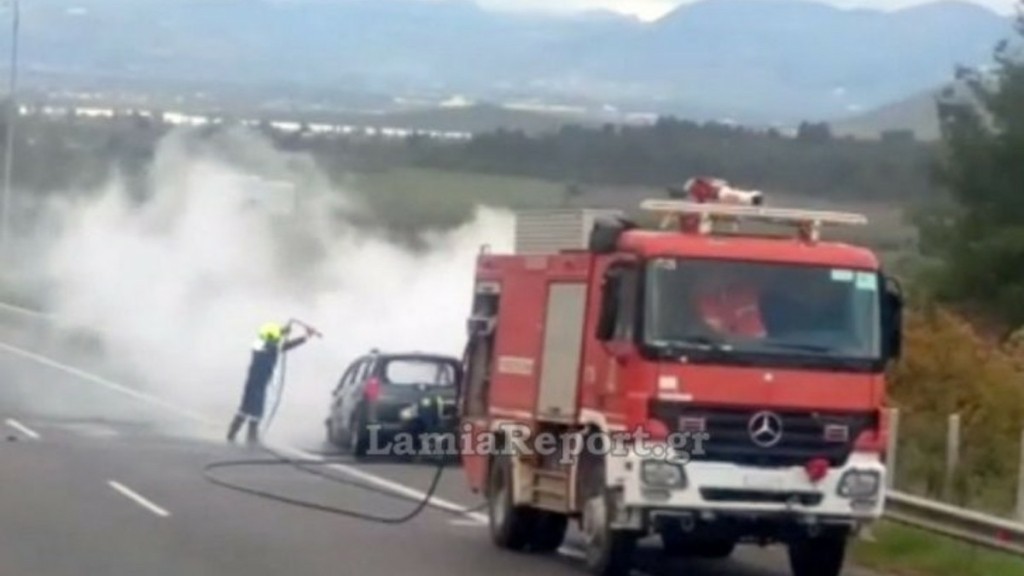 Φθιώτιδα: Φωτιά σε αυτοκίνητο εν κινήσει στην Εθνική Αθηνών – Λαμίας (Βίντεο – Φωτογραφίες)