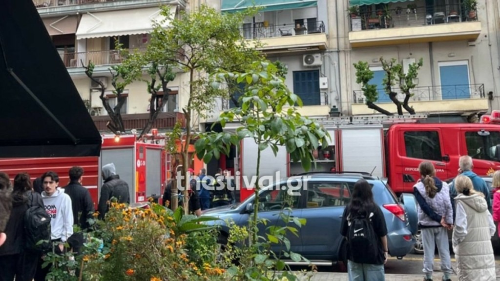 Θεσσαλονίκη: Φωτιά σε διαμέρισμα τρίτου ορόφου – Ξεκίνησε από την κουζίνα (pics)