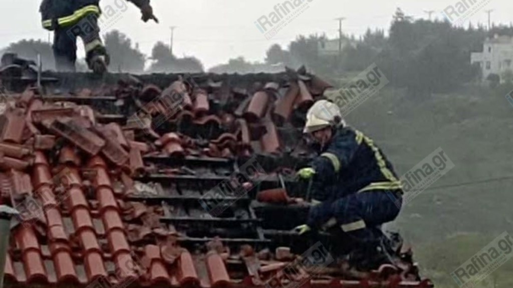 Βαρνάβας: Φωτιά σε σπίτι μετά από κεραυνό (pics)