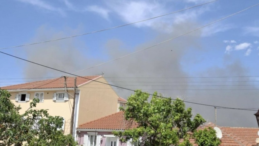 Αργοστόλι: Διασωληνωμένο παιδί μετά από πυρκαγιά σε σπίτι – Στο νοσοκομείο η μητέρα και το αδερφάκι του