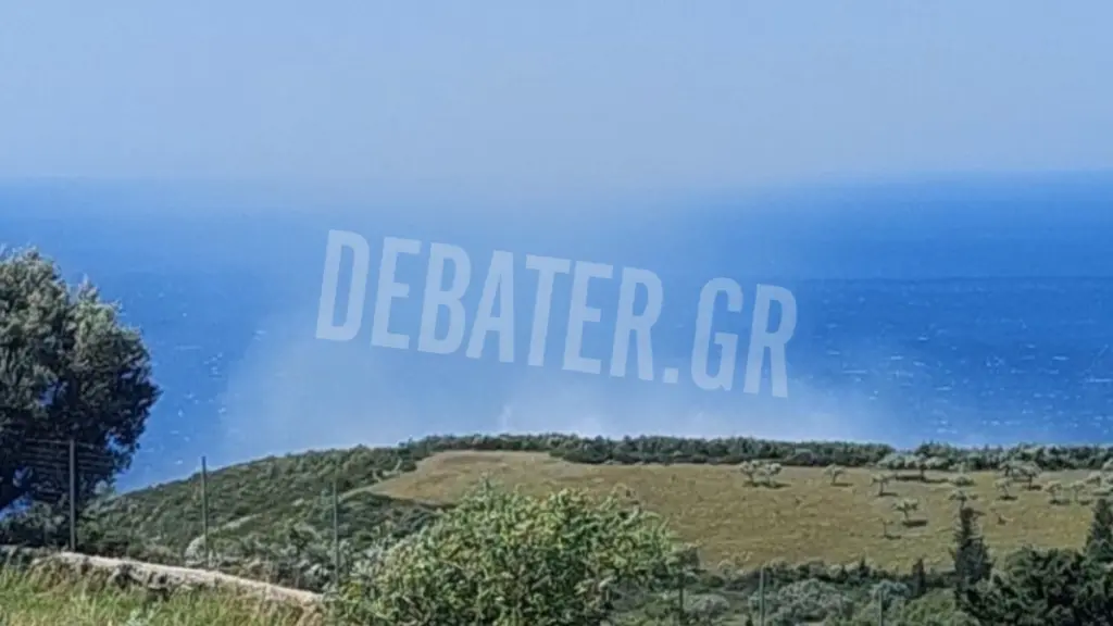 Φωτιά στον Άγιο Λέοντα Ζακύνθου – Σηκώθηκαν τρία εναέρια μέσα (Φωτογραφίες)