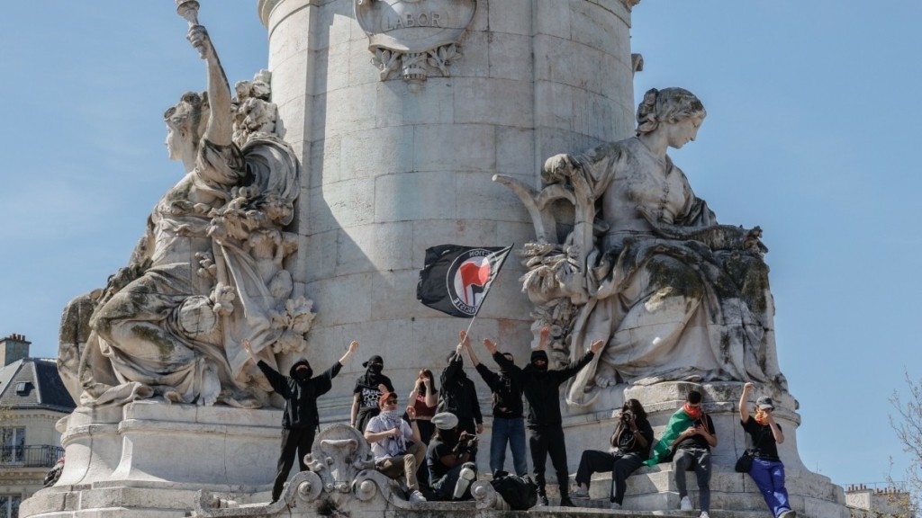 Γαλλία: Σφοδρές αντιδράσεις για το μνημόνιο Μπαϊρού – Απειλές για πρόταση μομφής από την Λεπέν