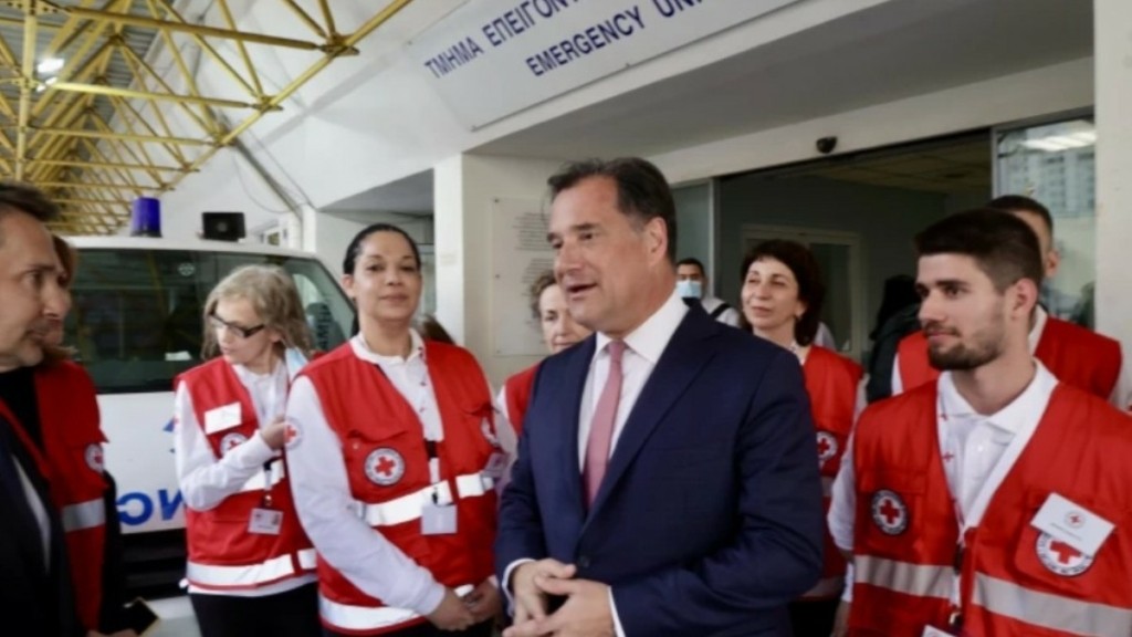 Γεωργιάδης: Επισκέφθηκε τον «Ευαγγελισμό» – Ξεκίνησε η υποστήριξη από εθελοντές του Ελληνικού Ερυθρού Σταυρού (pics)