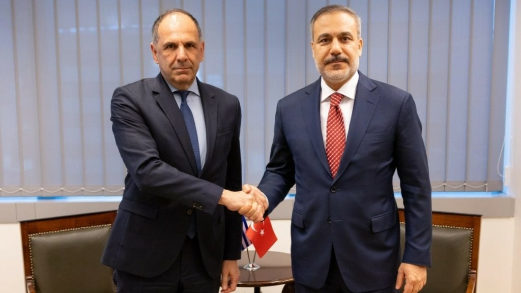 Γιώργος Γεραπετρίτης: Συναντήθηκε με τον Χακάν Φιντάν στις Βρυξέλλες