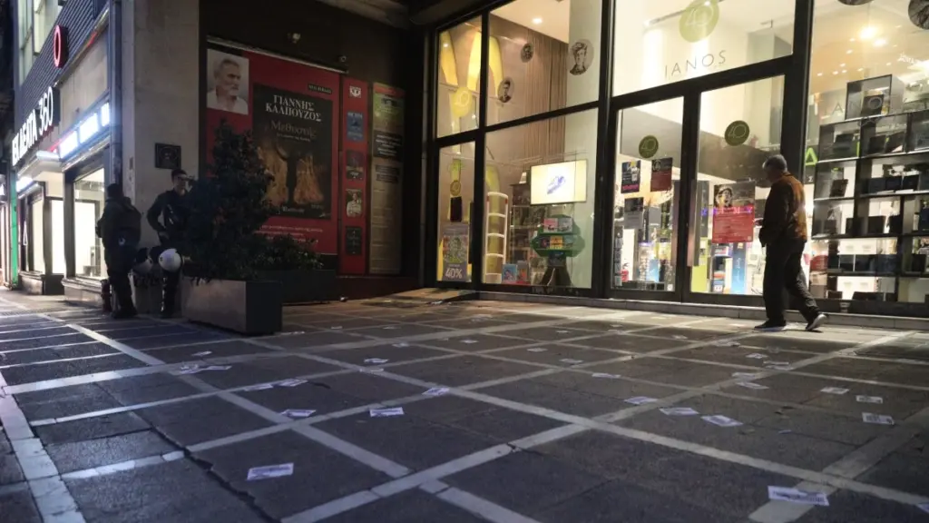 Ένταση στον Ιανό σε εκδήλωση για την «τυμβωρυχία των Τεμπών» (Βίντεο)