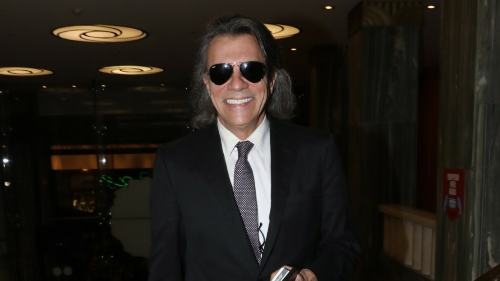 Ο Ηλίας Ψινάκης γιόρτασε τα 67α γενέθλιά του – «Συνεχίζω ακάθεκτος στην τρίτη ηλικία»