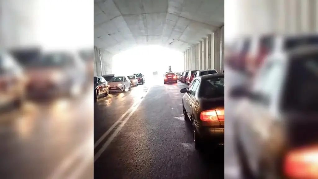 Ηράκλειο: Η χαλαζόπτωση έφερε ακινητοποίηση δεκάδων οχημάτων σε τούνελ (Βίντεο)