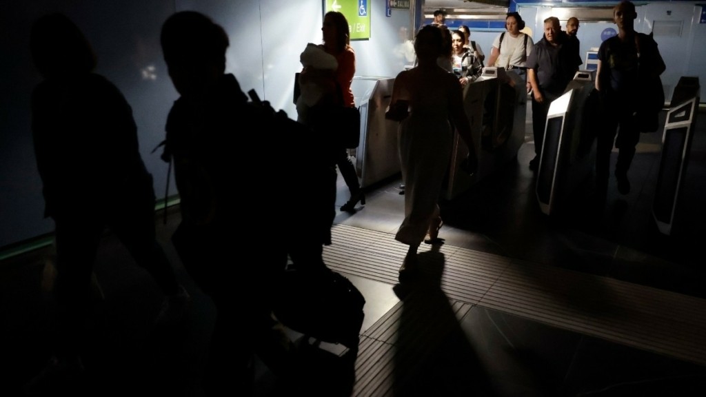 Σε κατάσταση έκτακτης ανάγκης η Ισπανία από το μπλακ άουτ – «Άγνωστη η αιτία» λέει ο Σάντσεθ