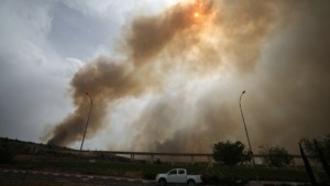 Iσραηλινά πλήγματα στη Σαναά: Στόχος οι Χούθι στην Υεμένη (βίντεο)