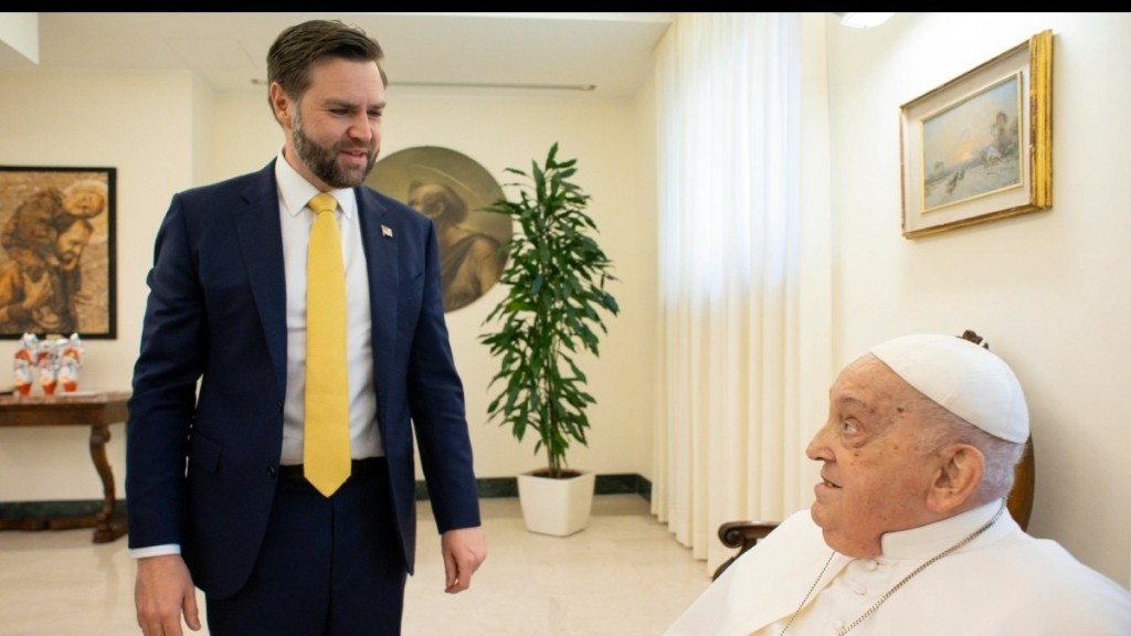 Καπέλα Σιξτίνα: Σοβαρή παραβίαση από τον Τζέι Ντι Βανς – Έβγαλε φωτογραφία μέσα στο παρεκκλήσι