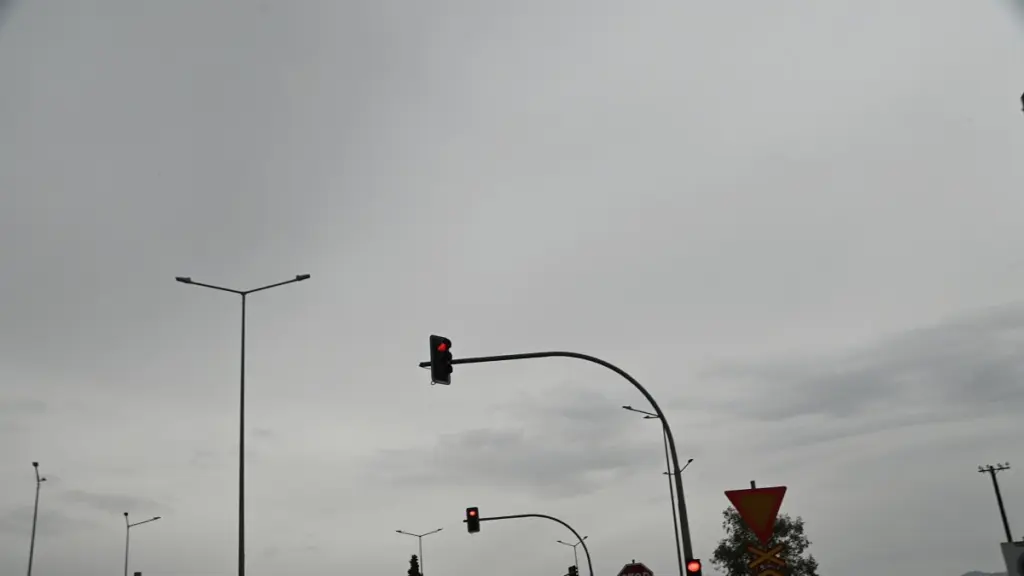 Αλλάζει ο καιρός με συννεφιά και τοπικές βροχές – Πτώση της θερμοκρασίας τις επόμενες μέρες