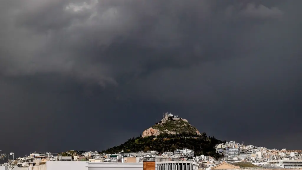 Άστατος και σήμερα ο καιρός με βροχές και καταιγίδες – Πού θα ρίξει χαλάζι