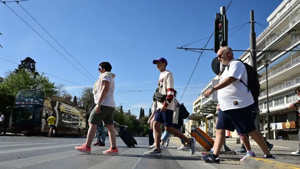 Καιρός: Πτώση της θερμοκρασίας μετά τα 30άρια του Πάσχα – Μέχρι πότε θα κρατήσει
