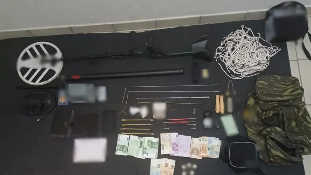 Καρπενήσι: Συνελήφθησαν 4 άτομα για αρχαιοκαπηλία με όργανα ραβδοσκοπίας