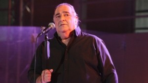 Βασίλης Καρράς: Ακούστε το νέο ακυκλοφόρητο τραγούδι του με τίτλο «Η δική μου πατρίδα»