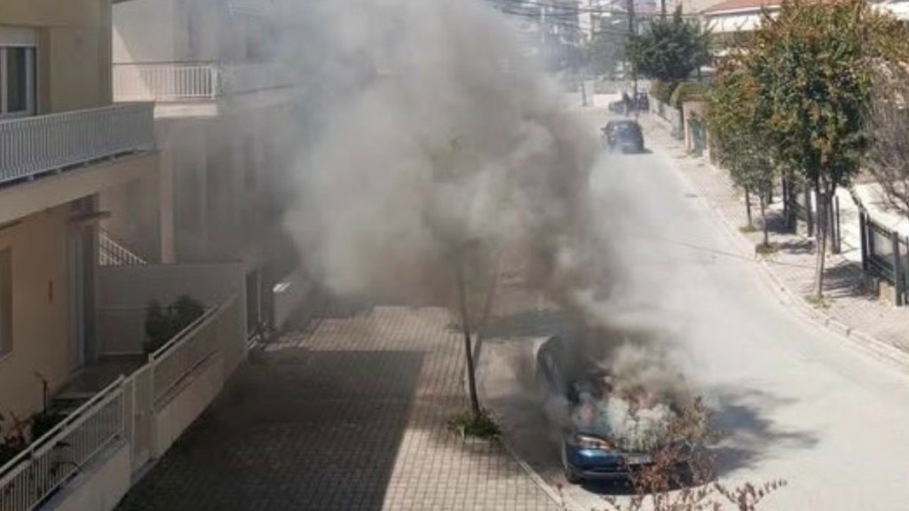 Φωτιά σε όχημα στην Κατερίνη