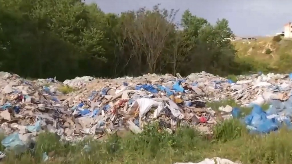Τόνοι απορριμμάτων από το Τζάνειο καταλήγουν στον Κηφισό