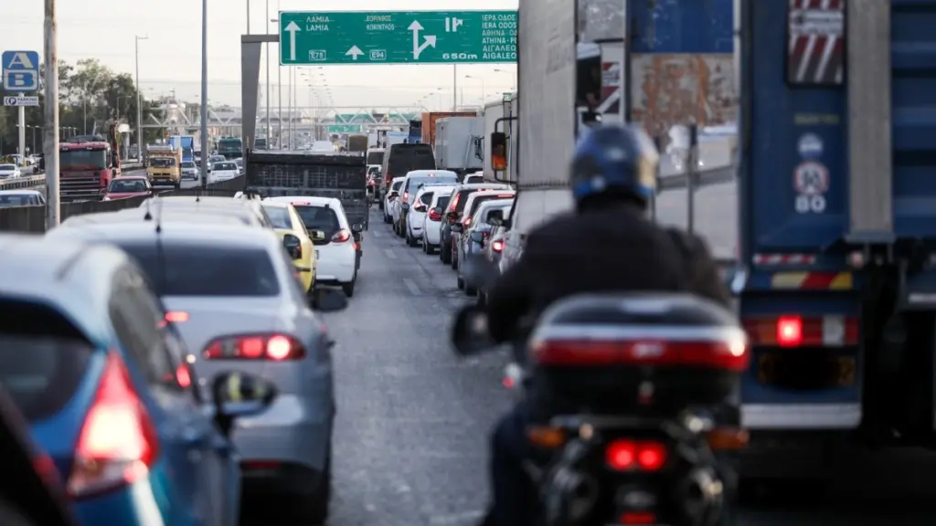 Κίνηση: Μποτιλιάρισμα στο λιμάνι του Πειραιά ενόψει Πάσχα – Καθυστερήσεις και στον Κηφισό