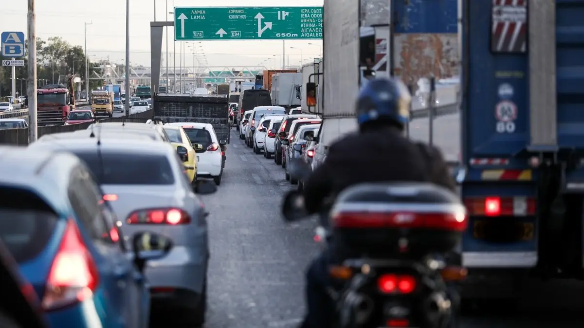 Κίνηση: Στο “κόκκινο” ο Κηφισός – Μποτιλιάρισμα στον Πειραιά
