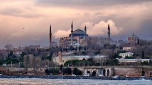 Κωνσταντινούπολη: Δύο παιδιά πέθαναν από τροφική δηλητηρίαση κατά τη διάρκεια διακοπών