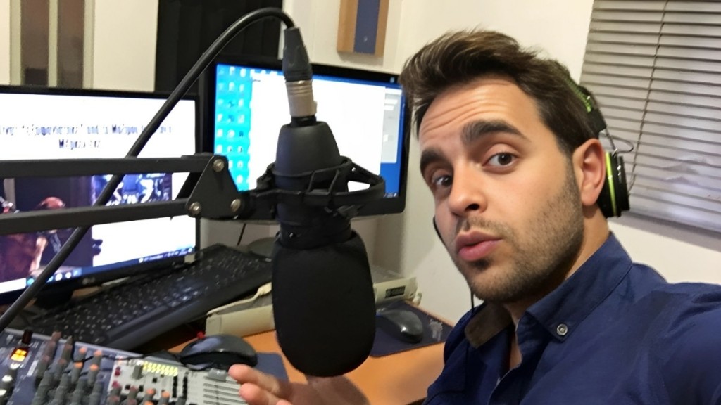 Ο Λάζος Μαντικός επιστρέφει στα FM: Ραδιοφωνικά απογεύματα στους 102,7!