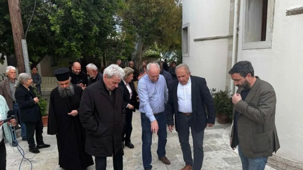 Στις Βούτες για αυτοψία ο Λέκκας μετά τις ρηγματώσεις – Προτεραιότητα η εκτίμηση κινδύνου στα κατοικημένα σπίτια (pics)