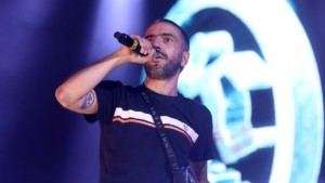 ΛΕΞ: Επιστρέφει στα “λημέρια” του με συναυλία στο Καυτανζόγλειο