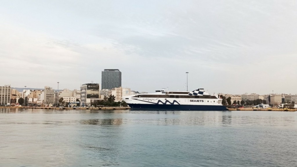 Δεμένα τα πλοία στα λιμάνια λόγω ισχυρών ανέμων – Πού ισχύει απαγορευτικό απόπλου