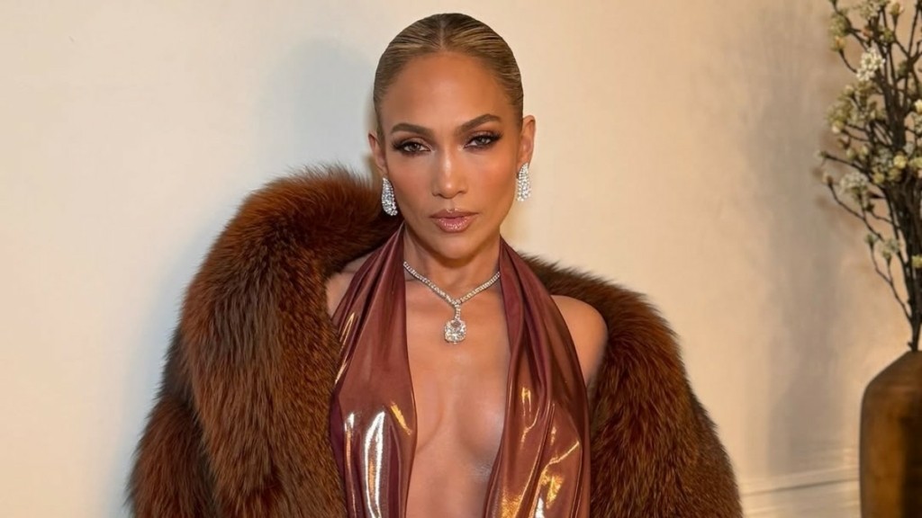 Η Τζένιφερ Λόπεζ επιστρέφει στα American Music Awards – Ο διπλός ρόλος στην λαμπερή βραδιά