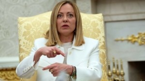 Μελόνι: «Θεωρώ θετικό ότι προέκυψε συμφωνία για τους δασμούς, αλλά για να κρίνω πρέπει να δω τις λεπτομέρειες»