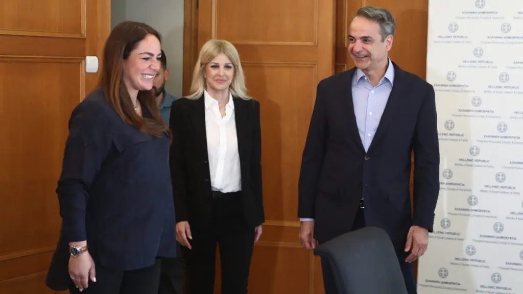 Κυριάκος Μητσοτάκης: Επίσκεψη στο υπουργείο Κοινωνικής Συνοχής μετά τα μέτρα στήριξης