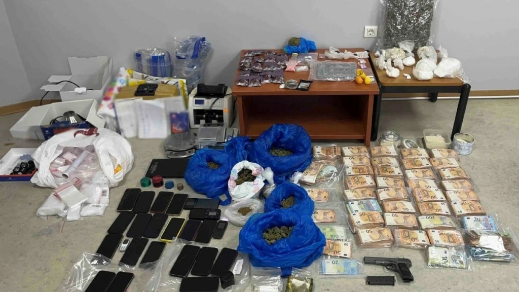 Ναύπλιο: Εξαρθρώθηκε κύκλωμα διακίνησης ναρκωτικών – Συνελήφθησαν 17 μέλη