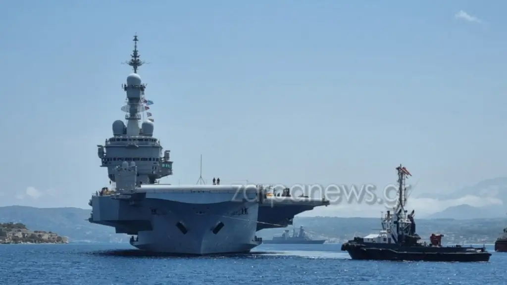 Χανιά: Στην Σούδα το γαλλικό αεροπλανοφόρο Σαρλ Ντε Γκωλ (Φωτογραφίες)