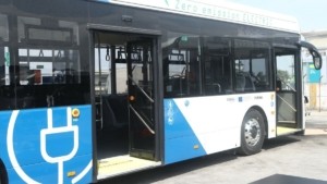 Θεσσαλονίκη: Νεαροί βανδάλισαν λεωφορεία του ΟΑΣΘ στο Ωραιόκαστρο