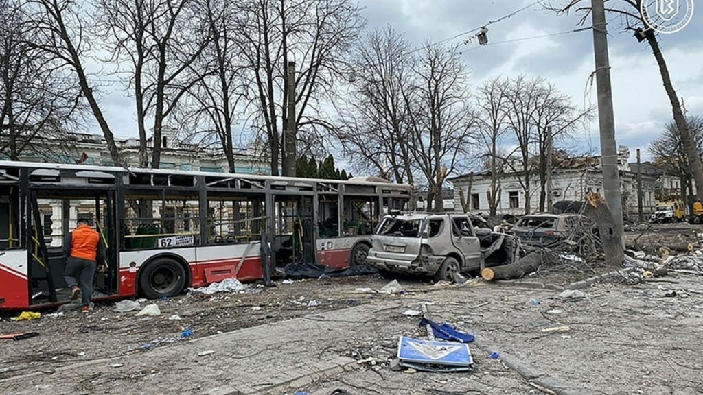 Ουκρανία: Σοκάρουν τα βίντεο από τη ρωσική επίθεση στην πόλη Σούμι – 34 νεκροί, ανάμεσά τους δύο παιδιά