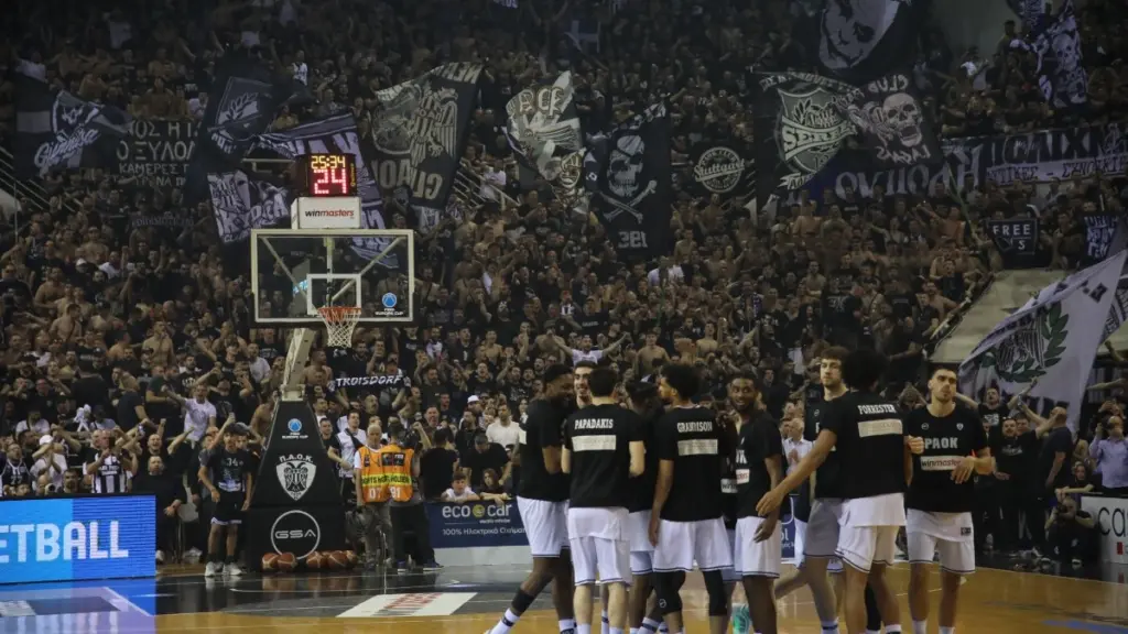 ΠΑΟΚ – Μπιλμπάο: Κροτίδα έσκασε στο χέρι φιλάθλου έξω από το Παλατάκι